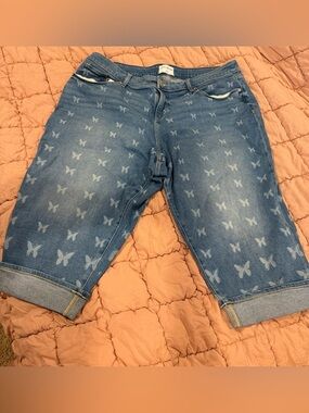 Lane Bryant Blue Butterfly Print Capri Petite Jeans